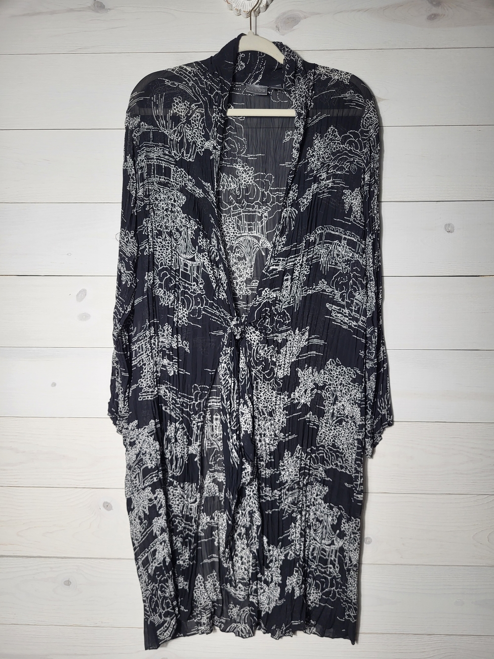 Chico's Kimono Black & White Crinkle Semi Sheer Tropical  Cardigan Cover Up.